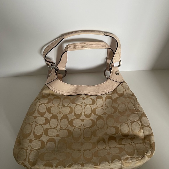 Coach Patent Leather Trim Shoulder Bag With C Pattern - Picture 3 of 9